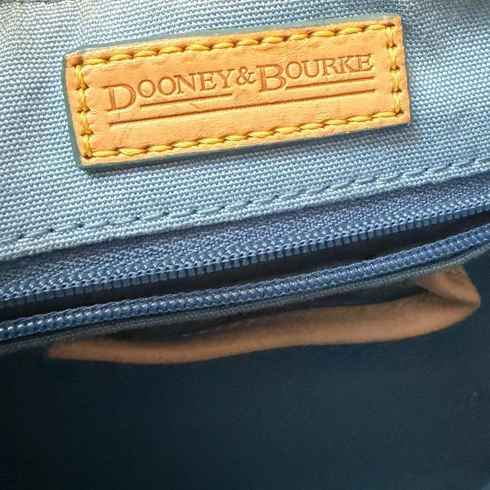 Dooney & Bourke elegant hobo